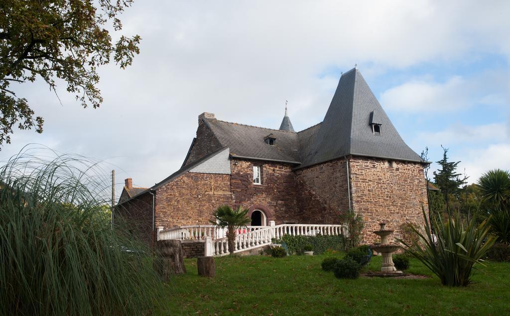 Manoir La Haie Chapeau Saint-Thurial Exterior photo